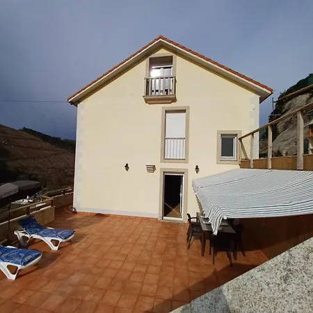 Vivienda Dos Domingos En A Costa Da Morte *